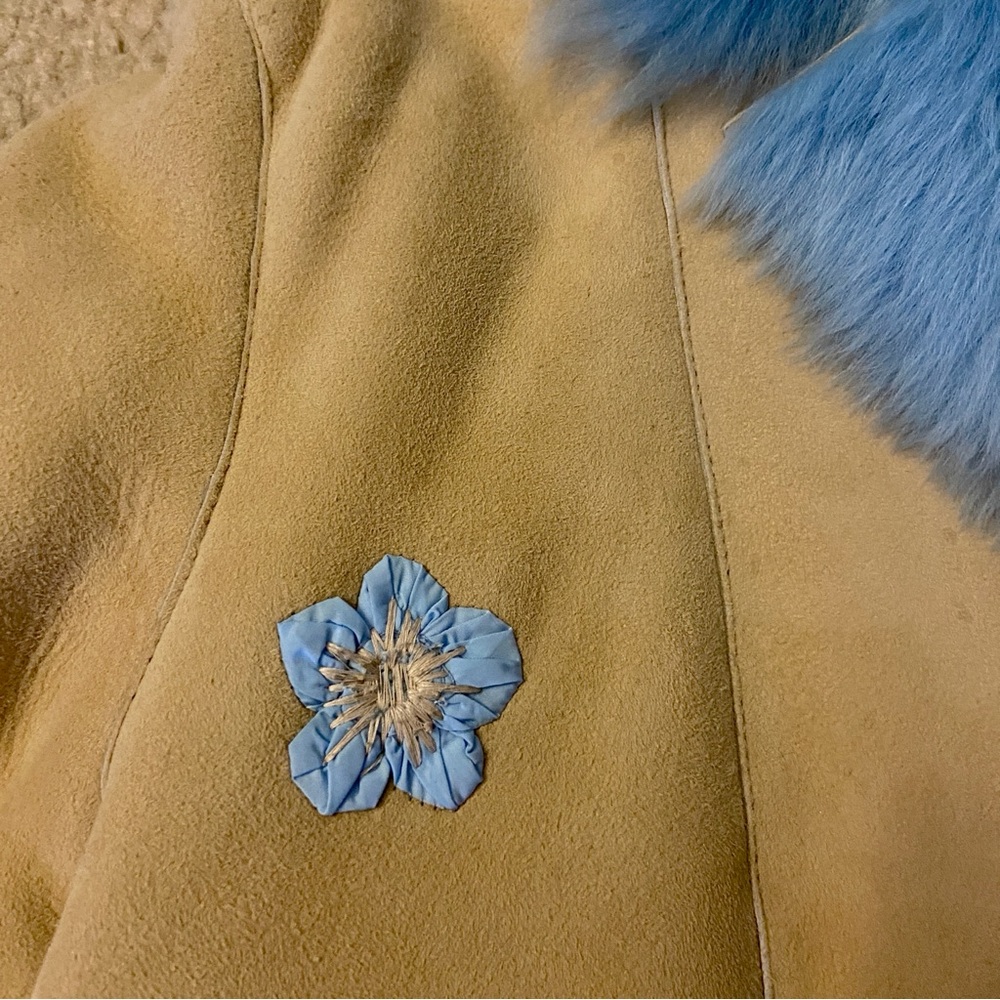 Tan shearling jacket with blue faux fur trim - Picture 3 of 8